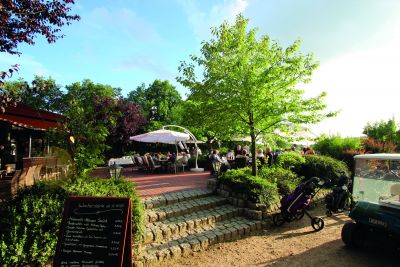 Terrasse am Clubhaus des Golfclubs Bad Bevensen