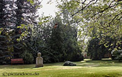 Kleiner Spielplatz im Außenbereich